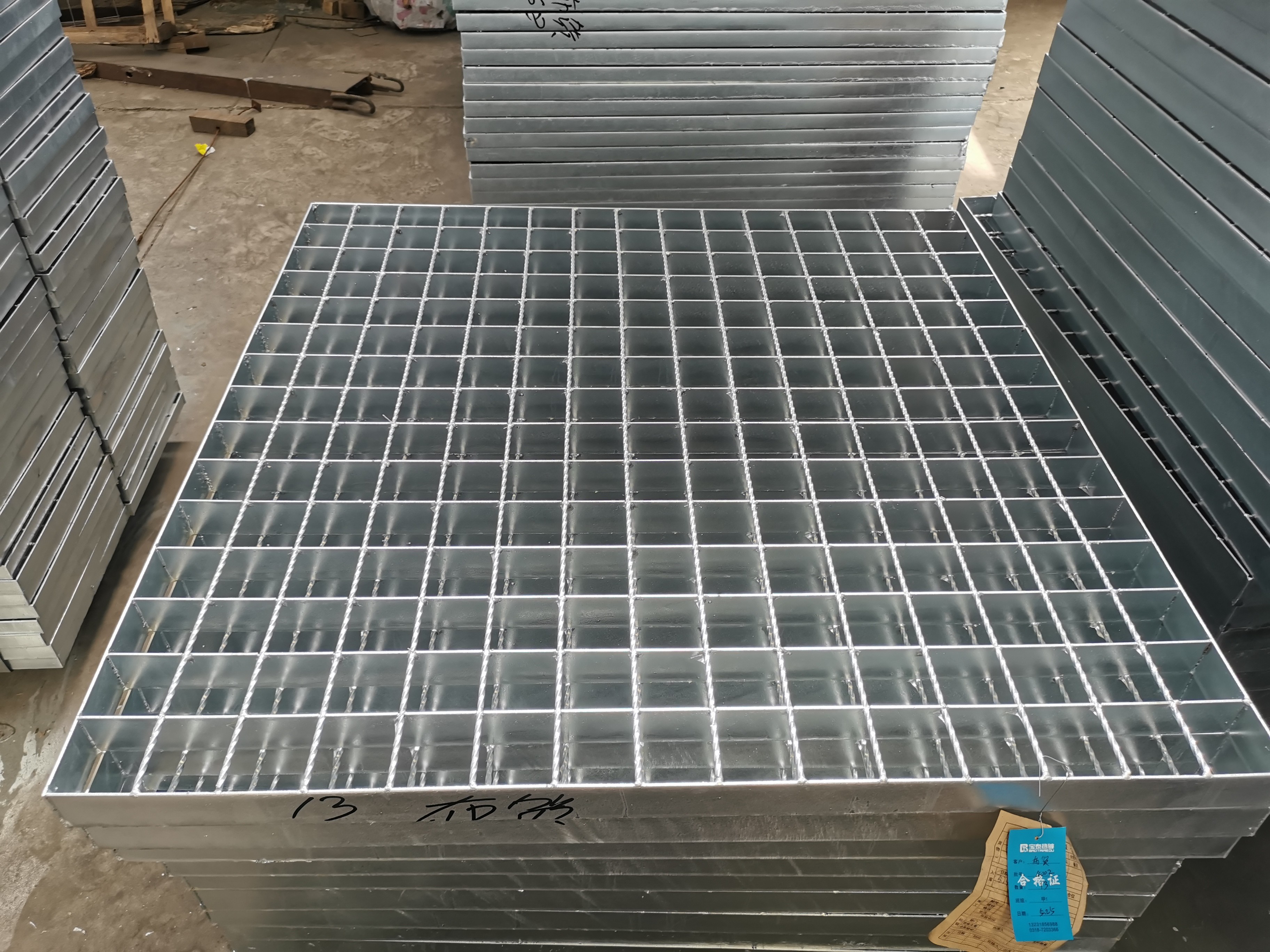 Quality 32x3mm Galvanized Steel Grating Plate Swage Locked For Driveway Walkway for sale