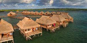 Quality Small Modular Prefabricated Hotel , Overwater Bungalow With Light Steel Frame for sale