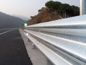 Quality 750Mpa Strength Steel Highway Guardrail System W Beam With Pole Hot Dip Galvanized 80µm for sale