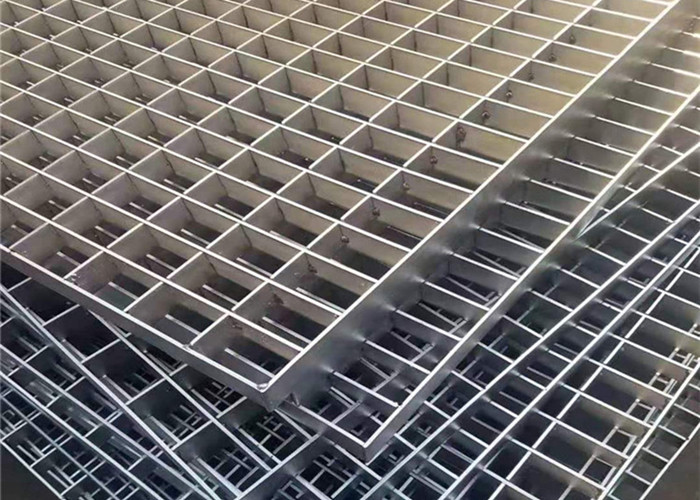 Quality Anti Corrosion Welded Steel Grating 40*3mm Aluminum Metal Grid Flooring for sale