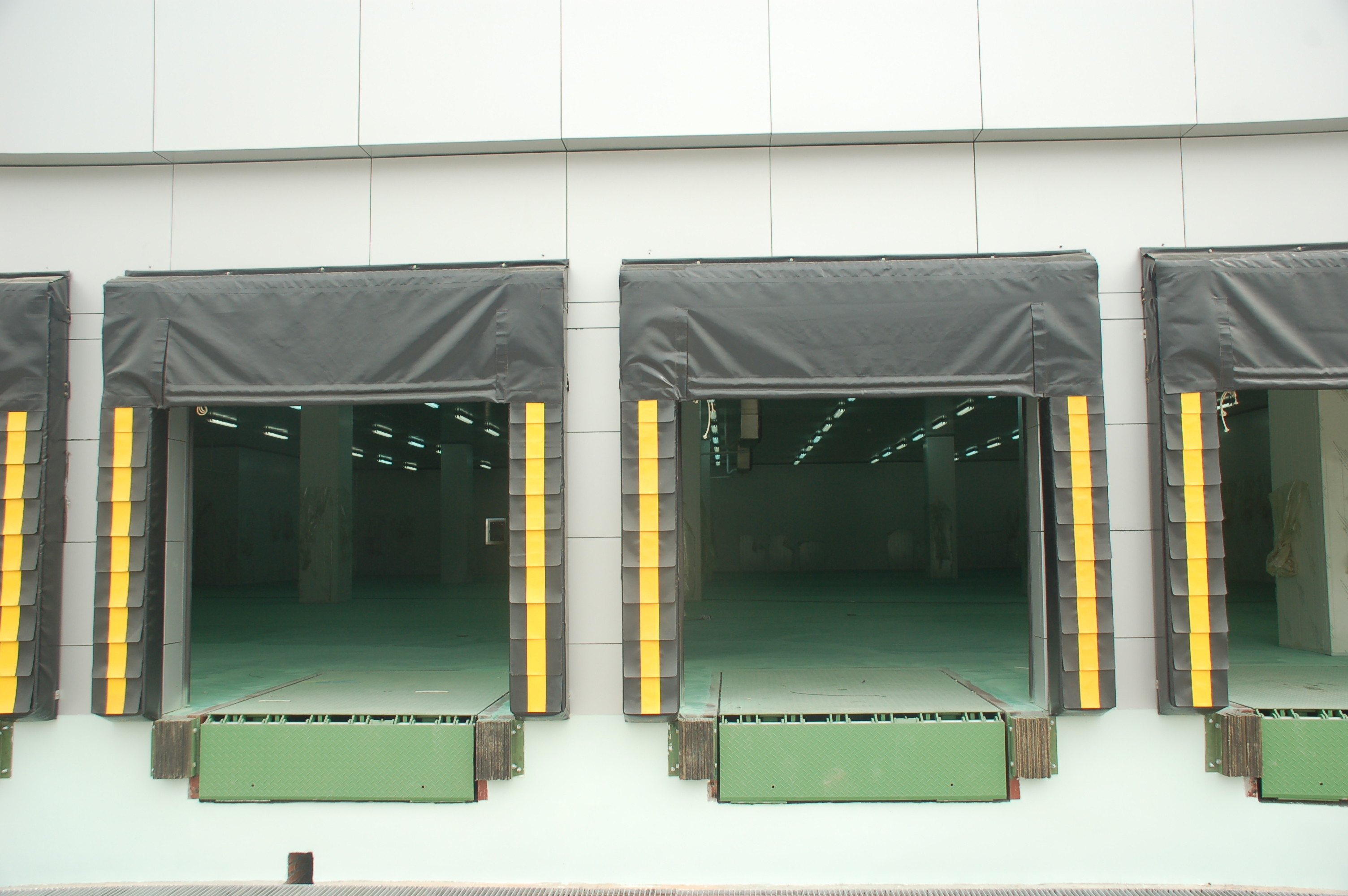 Quality Cushion Dock Seal With Curtain for warehouse, PVC ,all color ,size , OEM for sale