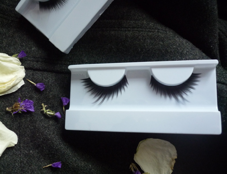 Quality False strip eyelashes for cosmetics company and live base for sale