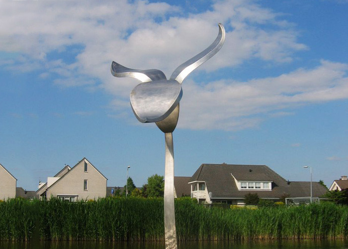 Quality Beautiful Tulip Flower Stainless Steel Sculpture In Water , Matt Finish for sale