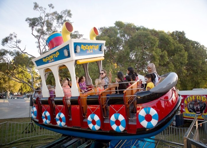 Adjustable Speed Rockin Tug Ride , Pirate Ship Fair Ride For Children And Adults
