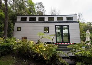 Quality Light Steel Prefab Tiny House With Metal PU Sandwich Panel Wall And Trailer for sale