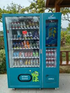 Quality Fruit Juice Drink Vending Machine Snack Micron Smart Vending Touch Screen for sale