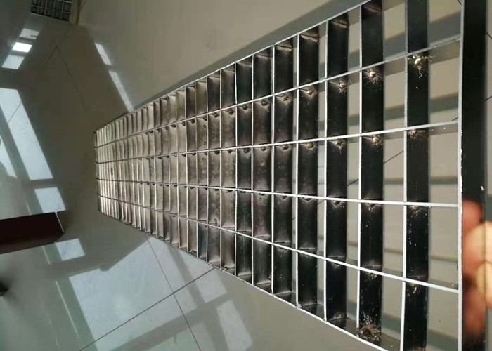 Quality Stainless Steel 316 Galvanized Bar Grating Non Flammable metal grating platform for sale