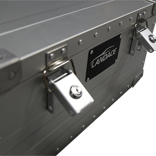 Outdoor Hiking Storage Box in Aluminum Alloy for Insulated Silver Vintage Glamping