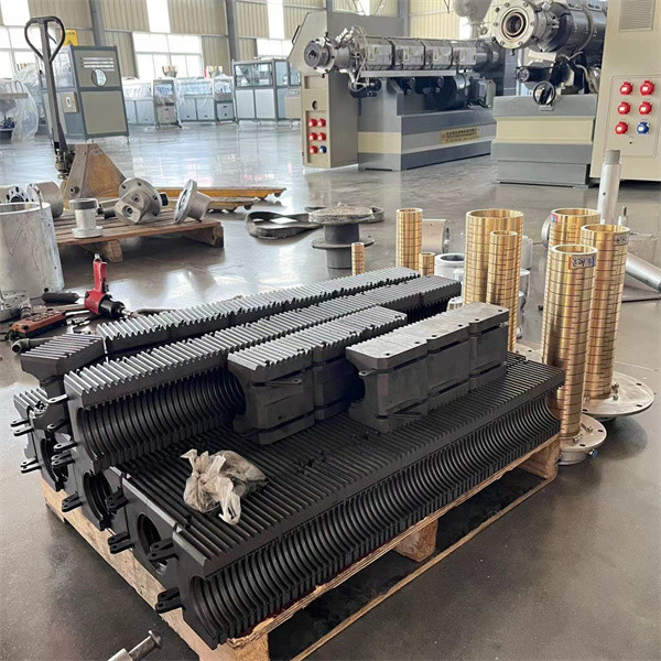 Fully Automatic Plastic Extrusion Machinery PVC PP PE PA Corrugated Pipe Production Line