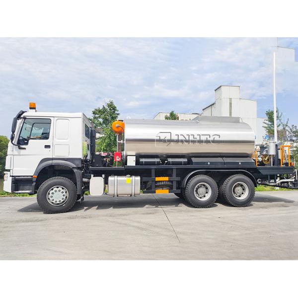 HOWO Intelligent Bitumen Spreader Asphalt Spraying Equipment Trucks 6X4 336HP For Sale