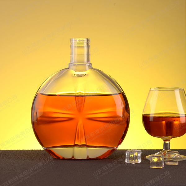 Vodka Hot Stamping Customized 700ml Xo Transparent Glass Wine Bottle with Plastic Lid