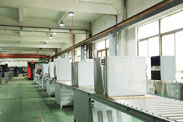 Hot Sale Spray-on Cylinder Automatic Ice Machine Factory 25 kg Per Day Stainless Steel Ice Maker for Cafe bar Restaurant