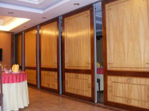 China Floor To Ceiling Hanging Acoustic Folding Partitions For International Conference Center on sale