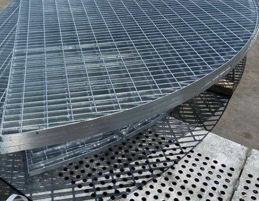 HDG Anti-Slip International Standard Steel Grating for Steel Platform/Walkway Mesh Panel/Flooring High Quality Carbon Steel Weld Bar Metal Grate