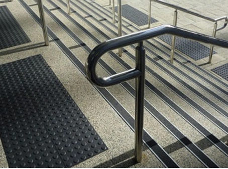 33x52mm Aluminium Stair Nosing Edge Trim Anodised With PVC Rubber