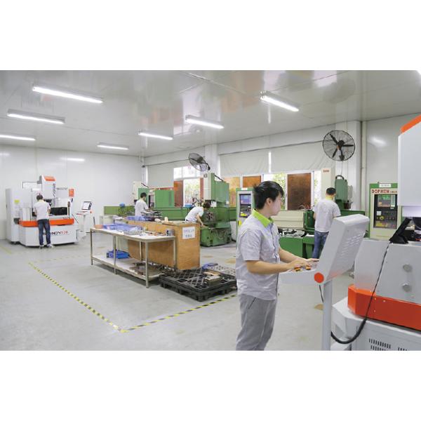 Energy Efficiency Horizontal Injection Molding Machine For Baby Wide Neck Bottle