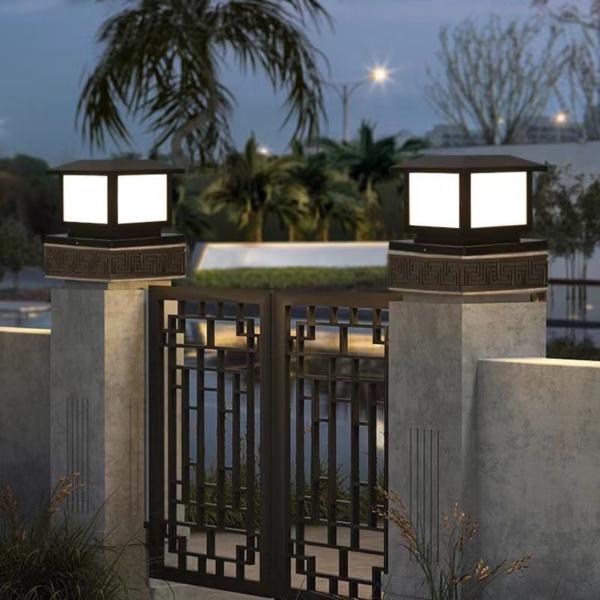 Intelligent Solar Pillar Light 138LM 800LM Solar Gate Pillar Lights Square