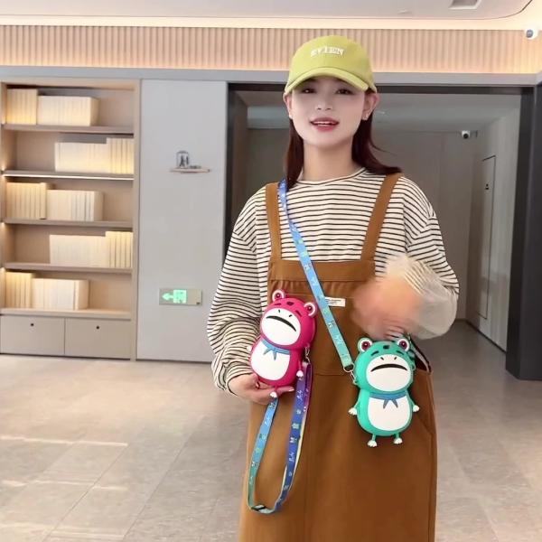 Frog Customized Silicone Pencil Case Crossbody Shoulder Bag Kids Handbag Pop Purse Bag School SUpplies Birthday Gifts