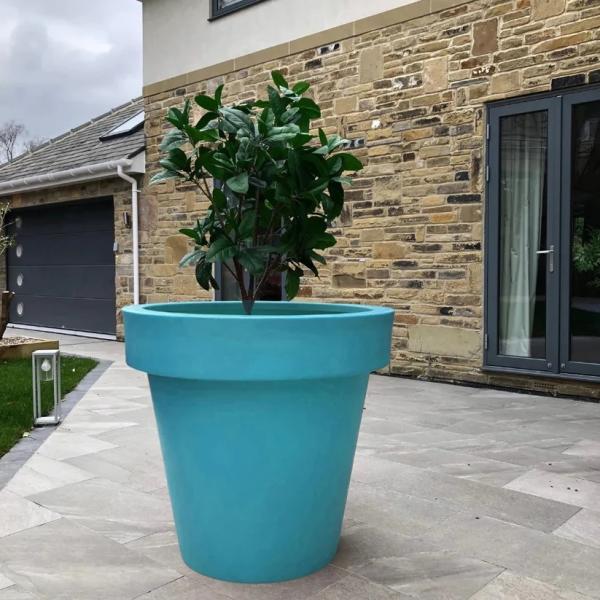 Unique Modern Fiberglass Flower Pots Glossy Finished For Indoor Outdoor Decor
