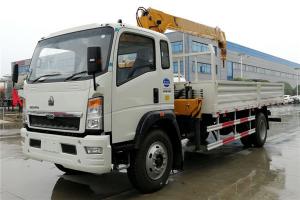 Quality HOWO 4x2 5 Ton Hydraulic Truck Mounted Crane With Cummins 168HP Engine for sale