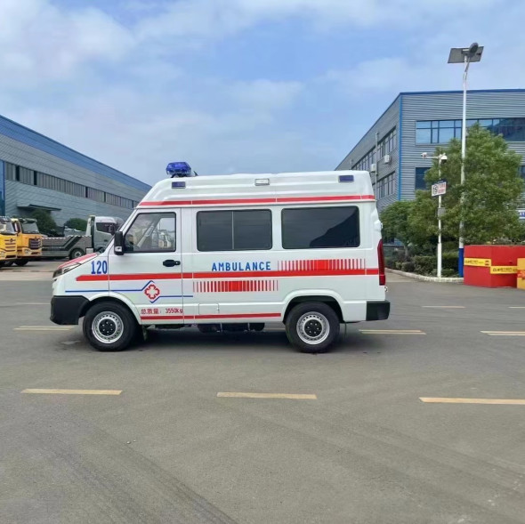 Iveco Ambulance 2800 Mm Wheel Base Ambulance Vans With 90KW Rated Power And 3550 Kg Gross Weight