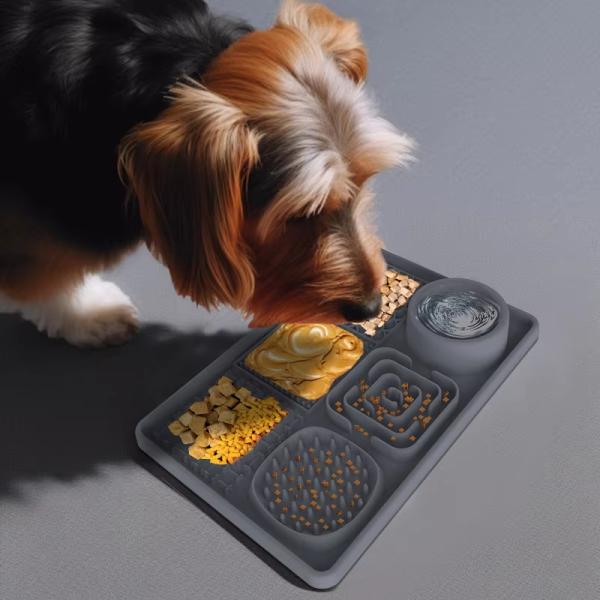 All in One Dog Lick Mats Rectangle Dog Slow Feeder Mat Eco Friendly With Suction Cups
