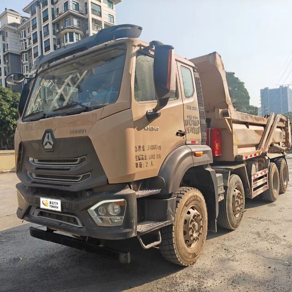Two Seat Yellow Second-hand Howo Dump Truck Produced in 2019