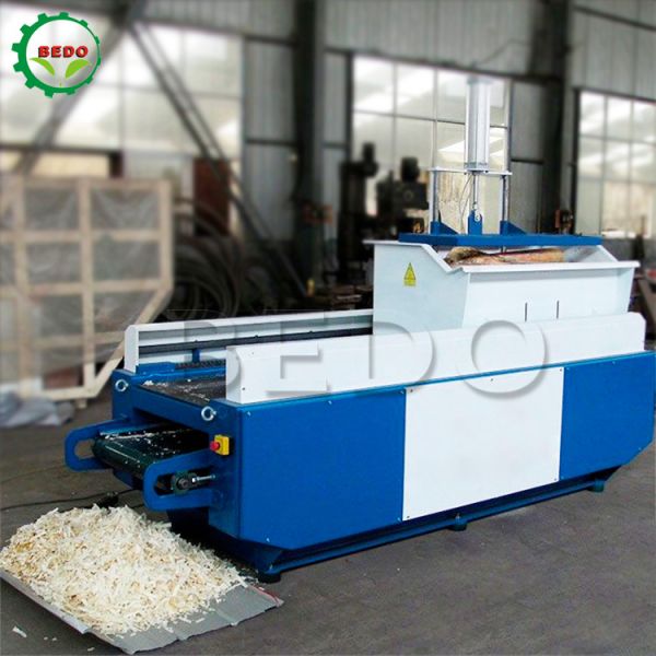 Buy 7.5kw Carbon Steel Wood Shavings Machine Rotate Speed 3600rpm at wholesale prices