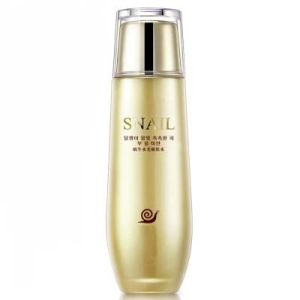 China Whitening Moisturizing Natural Skin Toner Nourishing Brightening Snail Essence on sale