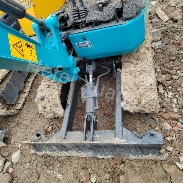 Construction Second Hand Mini Excavator With Walking Speed Of 2.2 / 4.3km/H