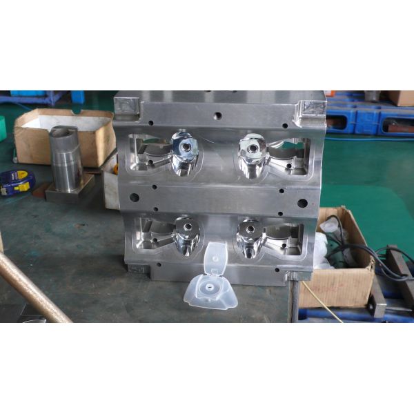 Synchronous Servo Injection Molding Machine high response with low inertia