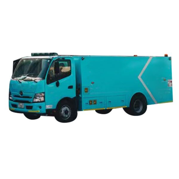 4x2 Drive Wheel Medium Diesel Refueling Tank Truck Manual Transmission With 5000L Tank Volume