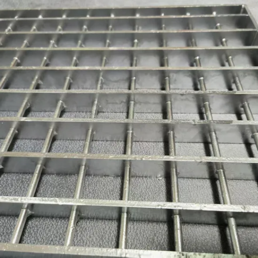 Swage-Locked Steel Bar Grating with High Strength-to-Weight Ratio for Minimum Deflection and Maximum Safety