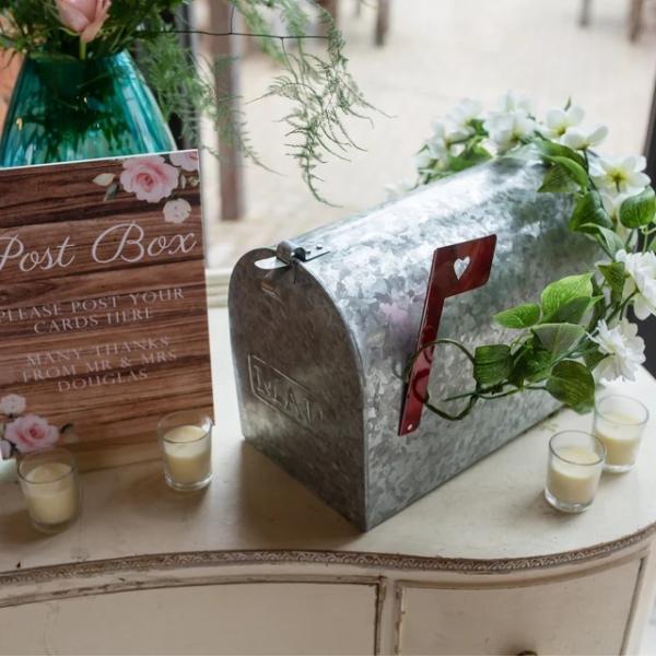 Custom Logo American Style Wedding Mailbox Postbox Cards Box Metal with Red Heart Flag