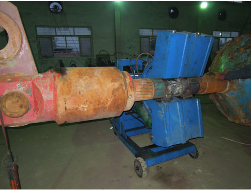 tong machine, tong claw, shackle, shackle wrench, shackle tongs, hydraulic shackle, hydraulic tongs