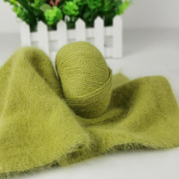 1/0.03NM 100% Polyester Fluffy Tube Giant Velvet Yarn Skin Friendly For Knitting Blanket Bag