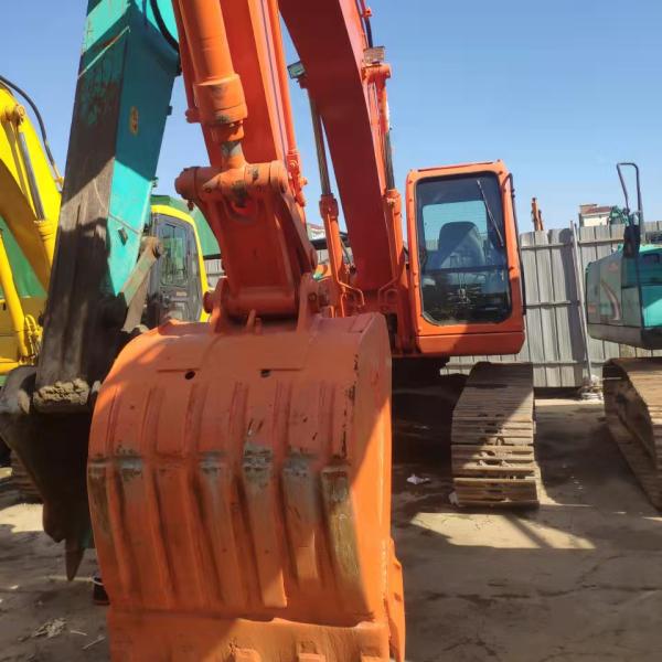 Orange Doosan Excavator 22 Tons 195 Power 1.2M Bucket Capacity