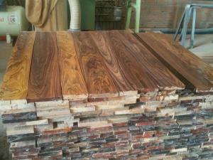 Quality Stable Kiln Wood Sawn Timber , Rough Sawn Lumber Customize Size A Grade for sale
