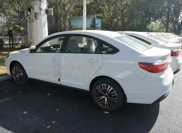 Dongfeng Forthing Pure Electric Cars PHEV New Energy Family EV Car 150km/H