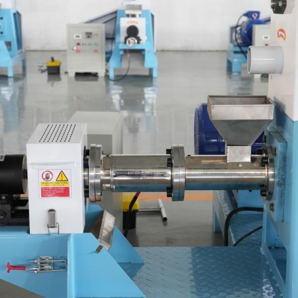 Versatile Fish Feed Pellet Machine High Performance 60-80kg/H