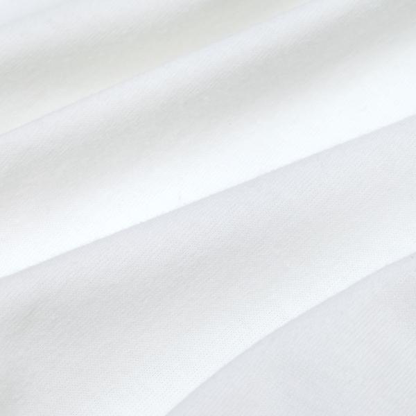 Men's casual T-shirt breathable waterproof, wrinkle-resistant and easy to clean.