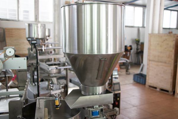 High accuracy Automatic potato chips/candy/green pean/cashew nut/peanuts Vertical Packing Machine TCLB-160A(Hot sale)