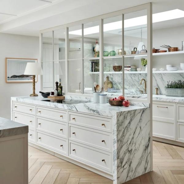 Custom North American Kitchen Furniture Classic Flat Pack Glossy Solid Wood Modern Kitchen Cabinet Set