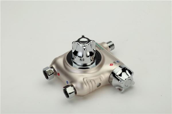 Solar Thermostatic Temperature Control Valve Anti - Scalding Maximum Flow 26L