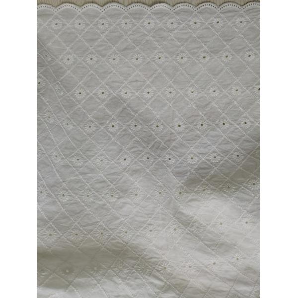 OEM Cotton Embroidered Lace Fabric Multifunctional Semitransluscent Guipure