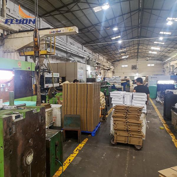 Lightweight Customizable Portable Floor Coverings For Quick Installation