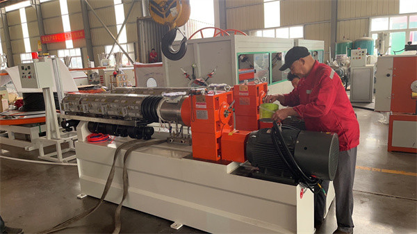 Advanced Plastic Extruder Machine Hdpe Pipe Extrusion Machine / Line Water Tank Making Machine