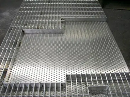 Heavy Duty Steel Grating Plate Gi Steel Serrated Grating Mesh for Drainage Factory Price