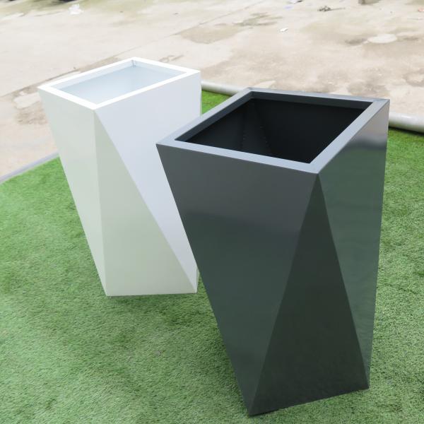 Community L407xW407xH1042mm Black Metal Plant Pot
