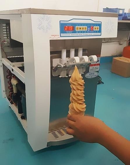 28L/Hour Oceanpower economical 3 flavors table top soft serve ice cream Machine
